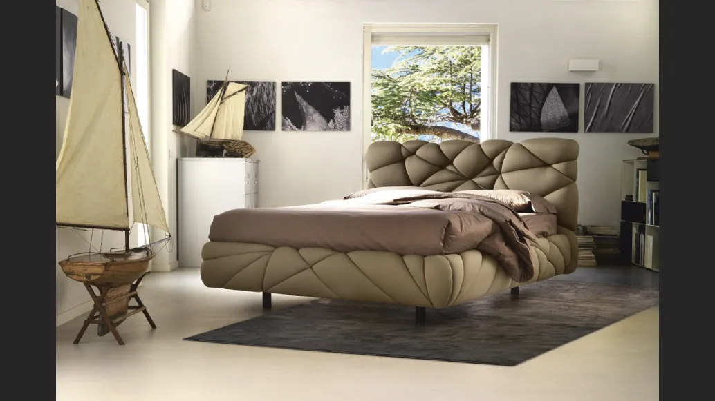 Letto di design imbottito e soffice come una nuvola Marvin di Noctis