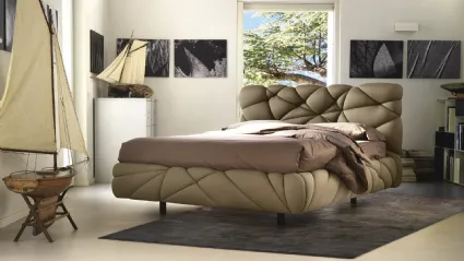 Letto di design imbottito e soffice come una nuvola Marvin di Noctis